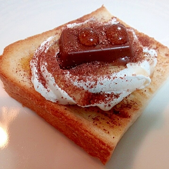 ホイップとミルクチョコレートの食パン